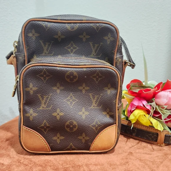 Authentic Louis Vuitton Amazone Crossbody bag - Picture 1 of 12